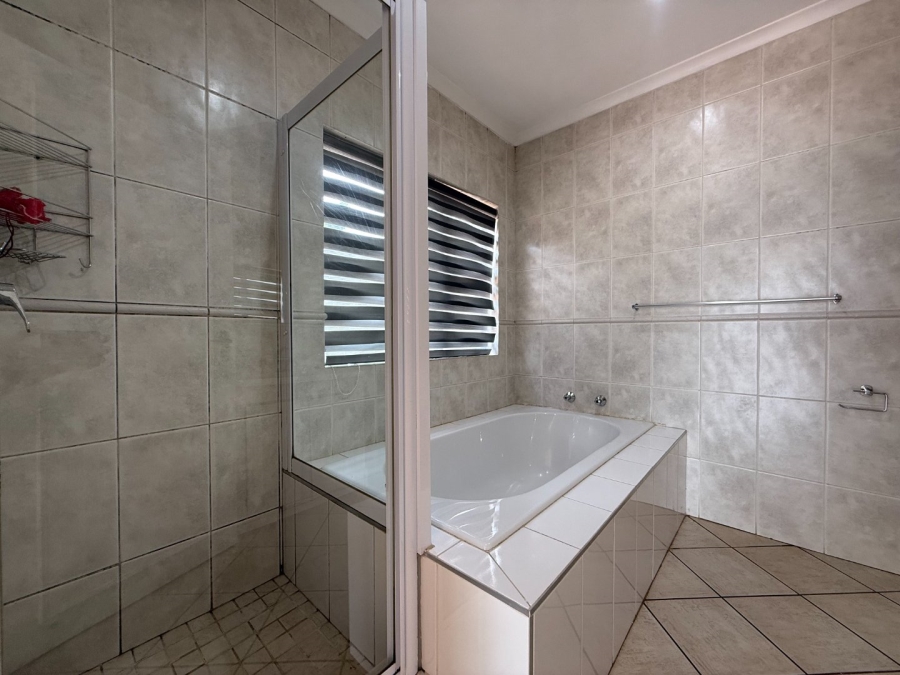 To Let 4 Bedroom Property for Rent in Caribbean Beach Club North West